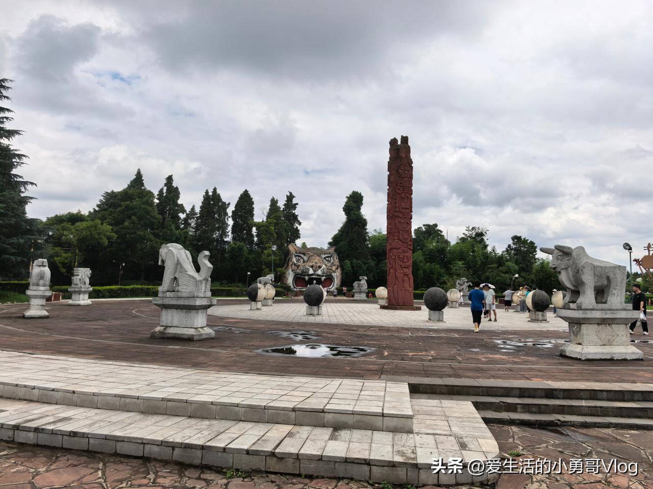 Yunnan Nationalities Village Guide: Experience the Thousand-Year Culture of 26 Ethnic Groups by Dianchi Lake