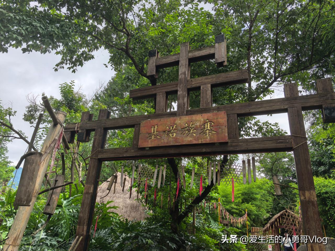 Yunnan Nationalities Village Guide: Experience the Thousand-Year Culture of 26 Ethnic Groups by Dianchi Lake