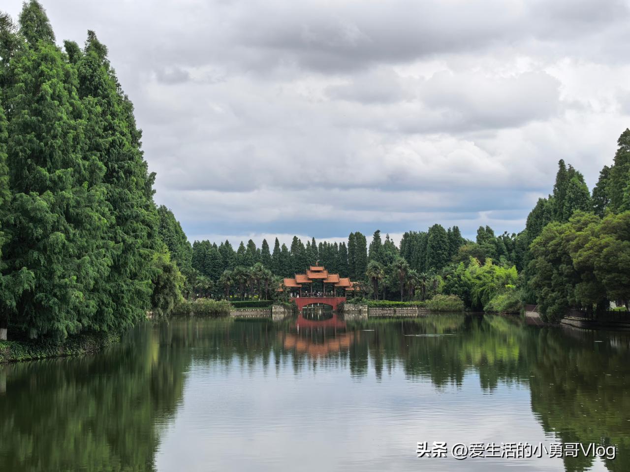Yunnan Nationalities Village Guide: Experience the Thousand-Year Culture of 26 Ethnic Groups by Dianchi Lake
