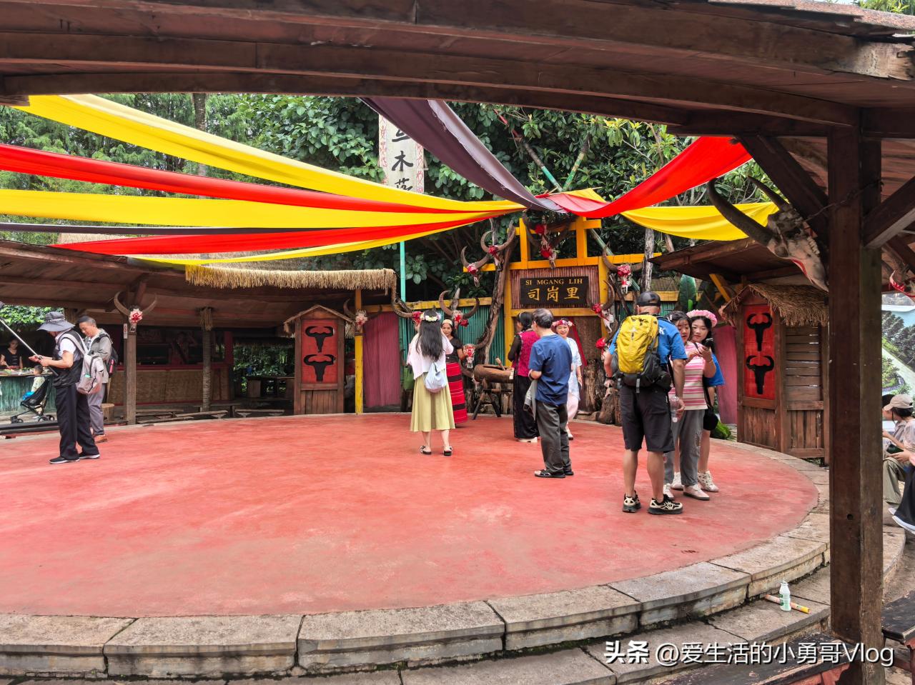 Yunnan Nationalities Village Guide: Experience the Thousand-Year Culture of 26 Ethnic Groups by Dianchi Lake