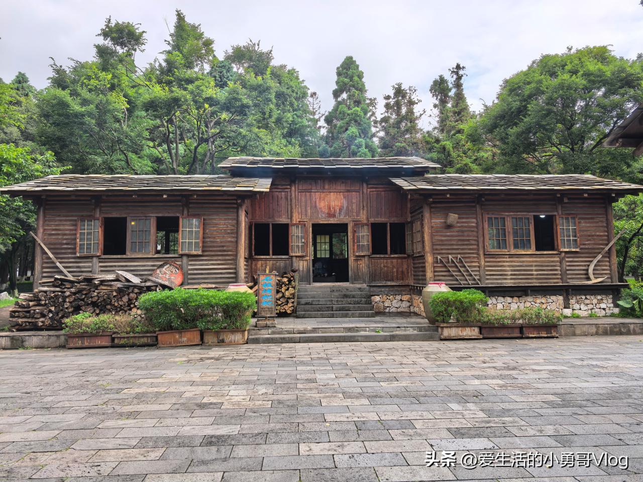 Yunnan Nationalities Village Guide: Experience the Thousand-Year Culture of 26 Ethnic Groups by Dianchi Lake