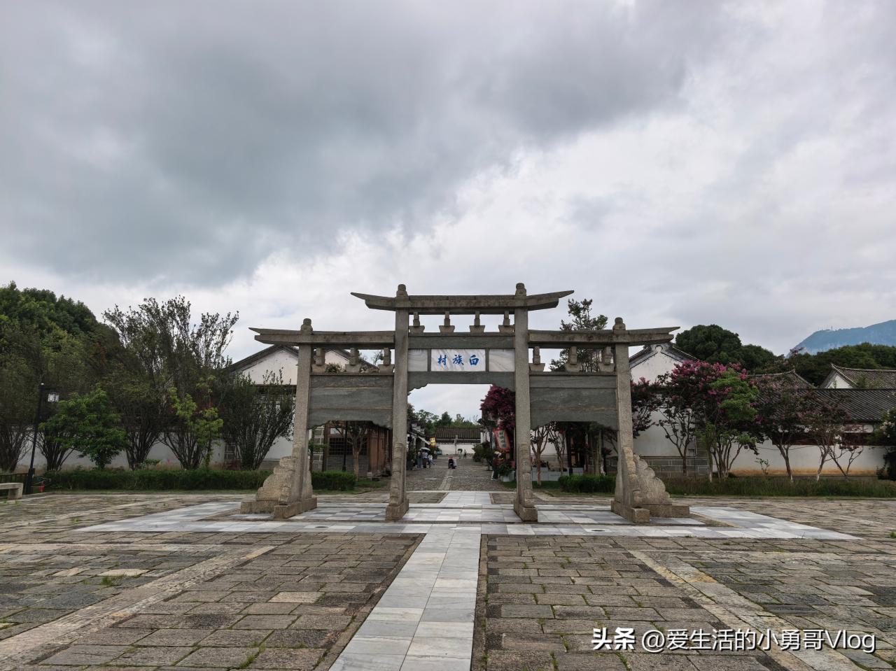 Yunnan Nationalities Village Guide: Experience the Thousand-Year Culture of 26 Ethnic Groups by Dianchi Lake