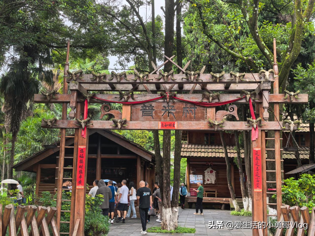 Yunnan Nationalities Village Guide: Experience the Thousand-Year Culture of 26 Ethnic Groups by Dianchi Lake