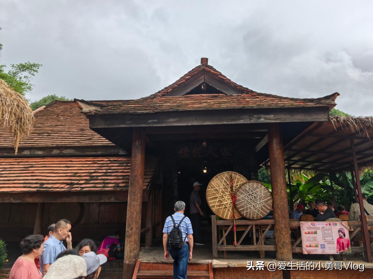 Yunnan Nationalities Village Guide: Experience the Thousand-Year Culture of 26 Ethnic Groups by Dianchi Lake