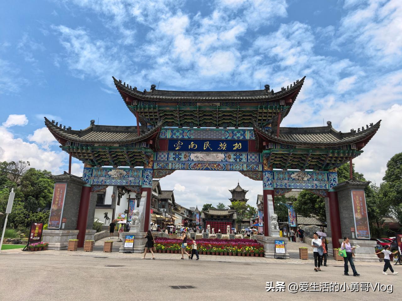 Yunnan Nationalities Village Guide: Experience the Thousand-Year Culture of 26 Ethnic Groups by Dianchi Lake