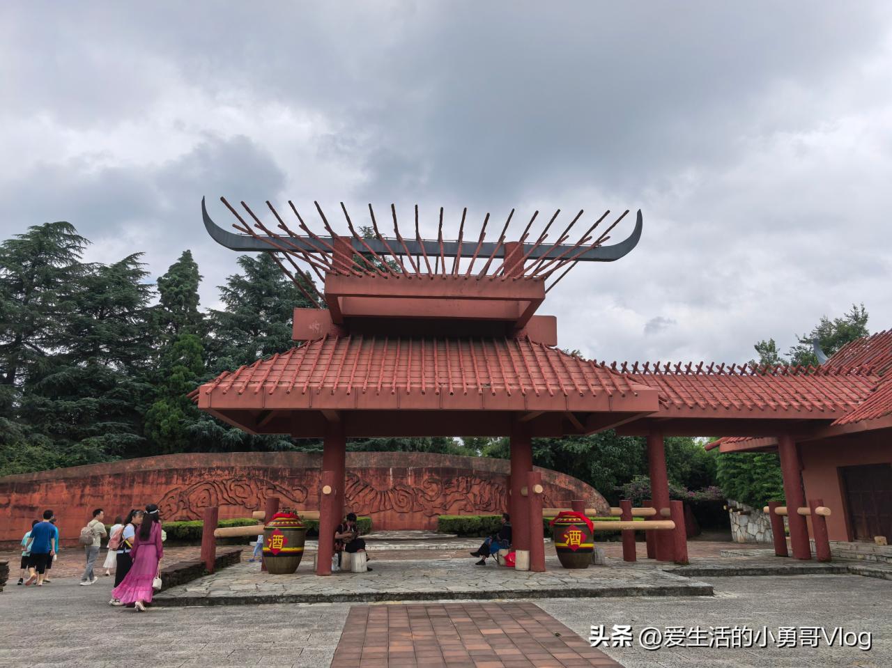 Yunnan Nationalities Village Guide: Experience the Thousand-Year Culture of 26 Ethnic Groups by Dianchi Lake