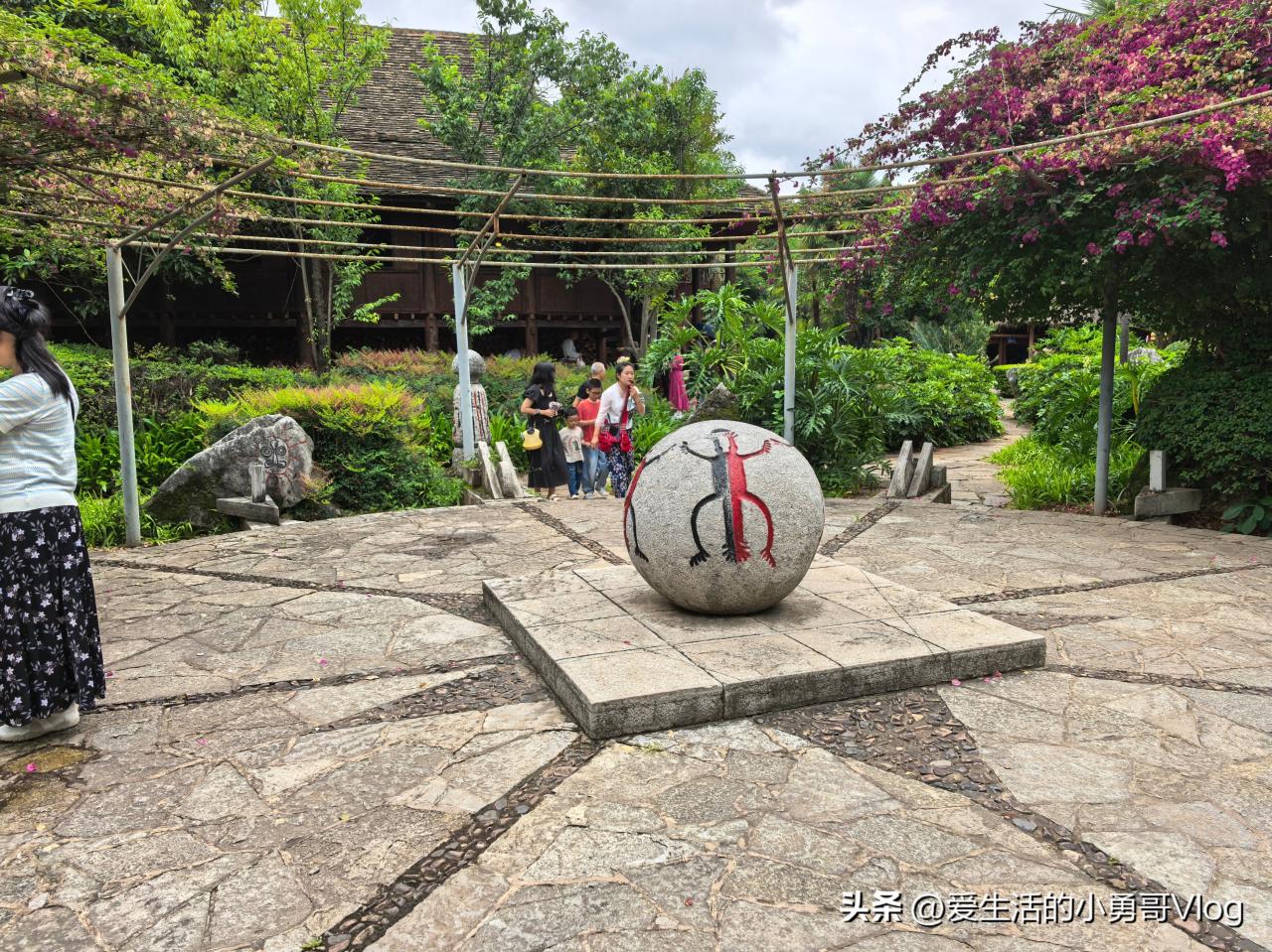 Yunnan Nationalities Village Guide: Experience the Thousand-Year Culture of 26 Ethnic Groups by Dianchi Lake