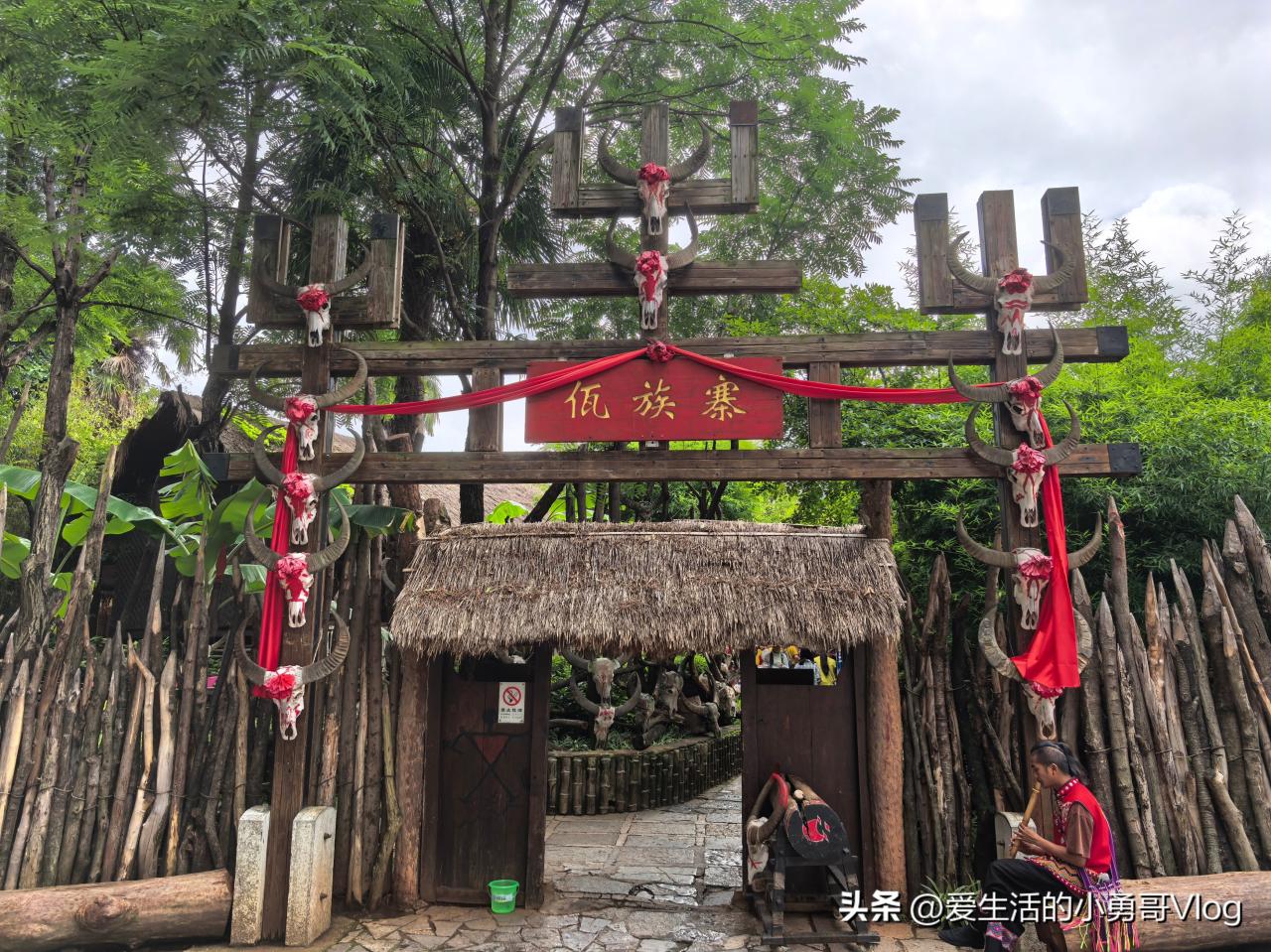 Yunnan Nationalities Village Guide: Experience the Thousand-Year Culture of 26 Ethnic Groups by Dianchi Lake