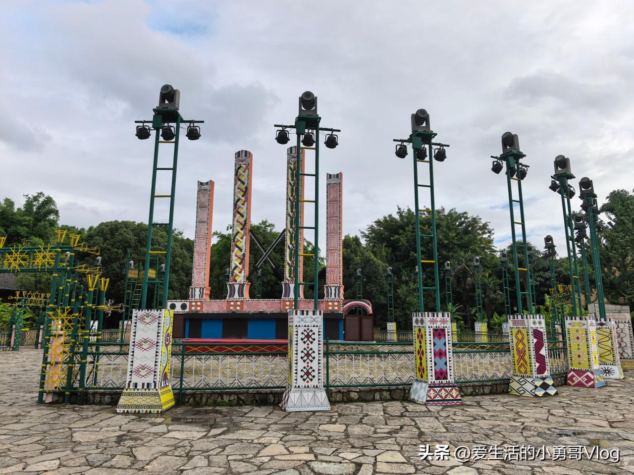 Yunnan Nationalities Village Guide: Experience the Thousand-Year Culture of 26 Ethnic Groups by Dianchi Lake