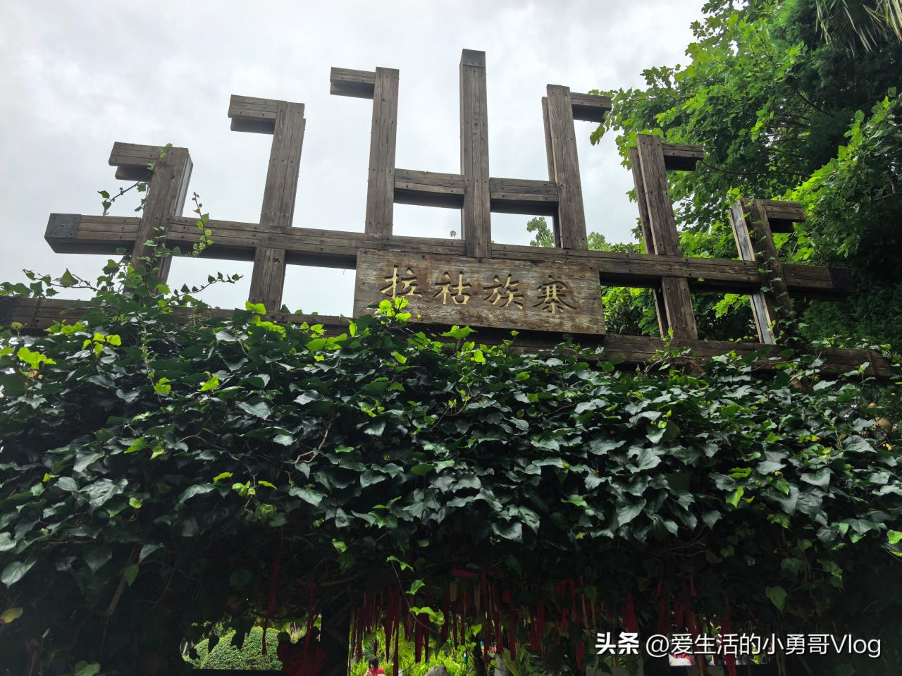 Yunnan Nationalities Village Guide: Experience the Thousand-Year Culture of 26 Ethnic Groups by Dianchi Lake