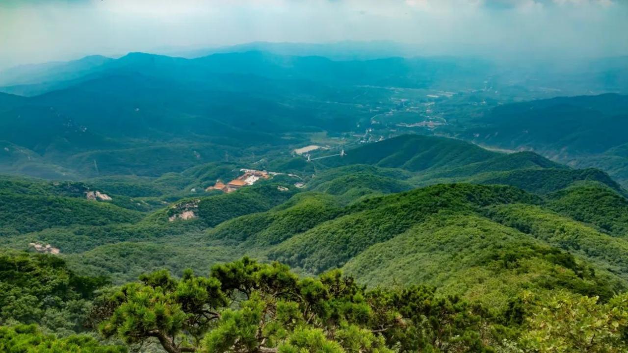 The Complete Guide to Pulandian Mountain-Sea Hot Springs: 5 Hidden Attractions + 5 Authentic Local Delicacies