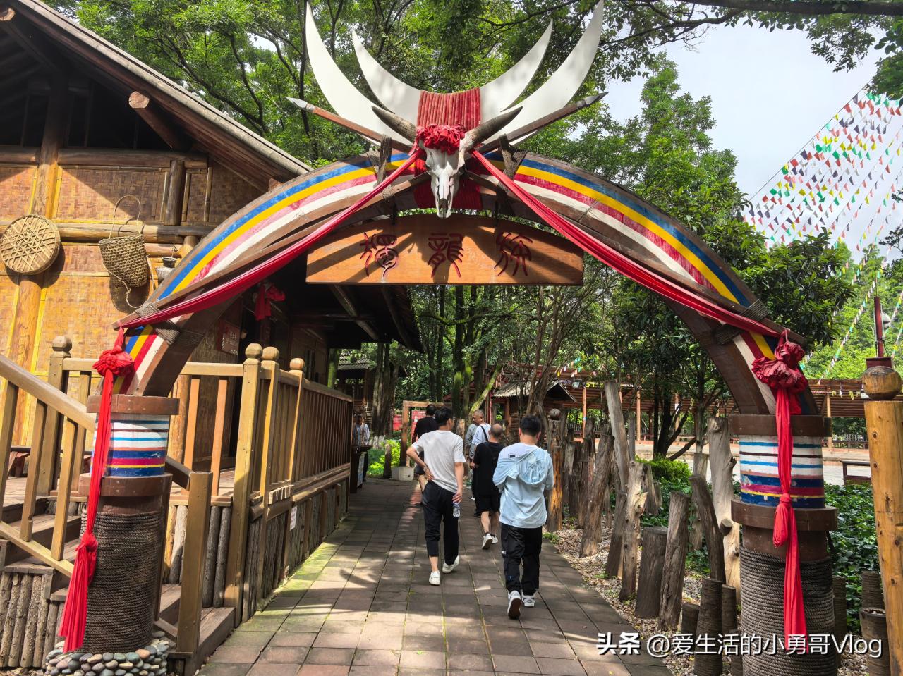 Yunnan Nationalities Village Guide: Experience the Thousand-Year Culture of 26 Ethnic Groups by Dianchi Lake
