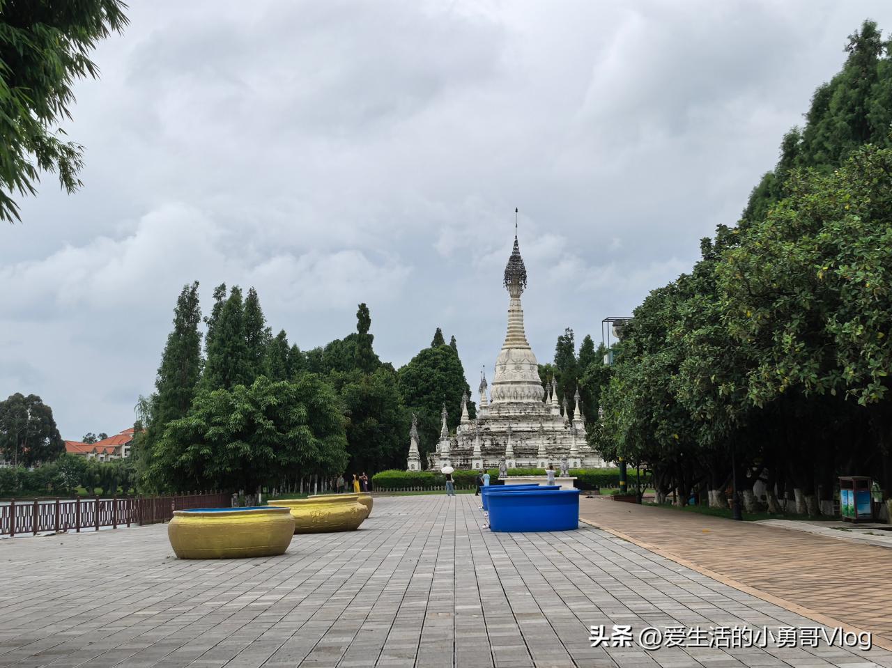Yunnan Nationalities Village Guide: Experience the Thousand-Year Culture of 26 Ethnic Groups by Dianchi Lake