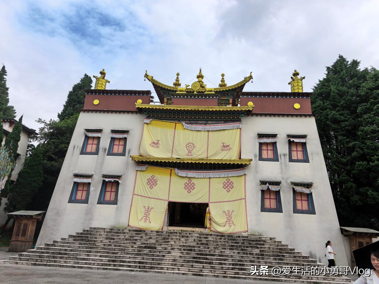 Yunnan Nationalities Village Guide: Experience the Thousand-Year Culture of 26 Ethnic Groups by Dianchi Lake