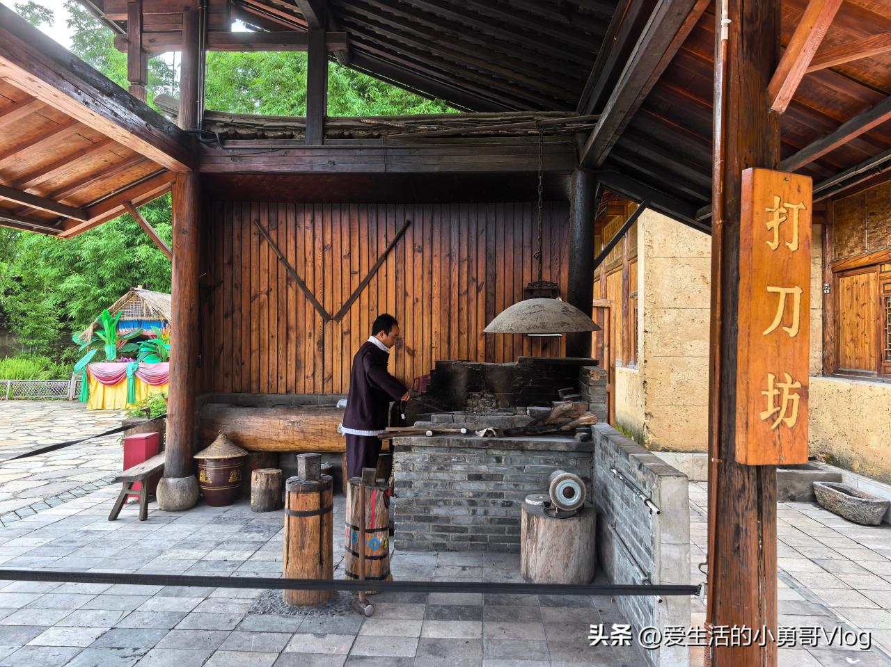 Yunnan Nationalities Village Guide: Experience the Thousand-Year Culture of 26 Ethnic Groups by Dianchi Lake