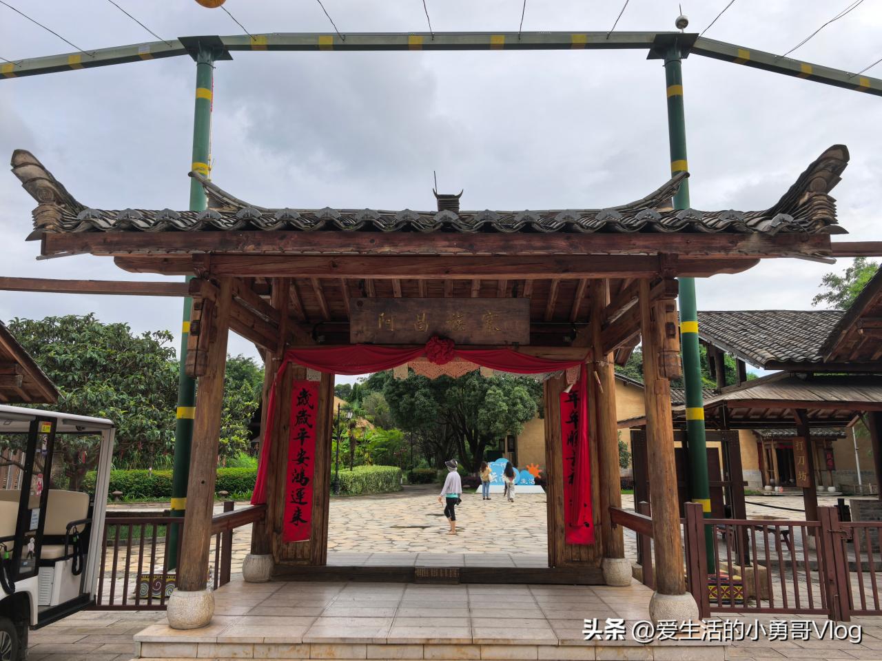 Yunnan Nationalities Village Guide: Experience the Thousand-Year Culture of 26 Ethnic Groups by Dianchi Lake