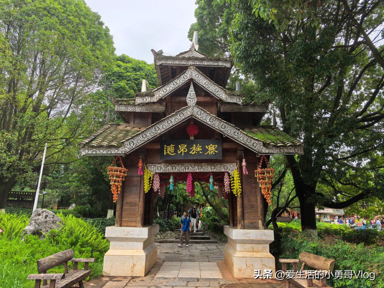 Yunnan Nationalities Village Guide: Experience the Thousand-Year Culture of 26 Ethnic Groups by Dianchi Lake