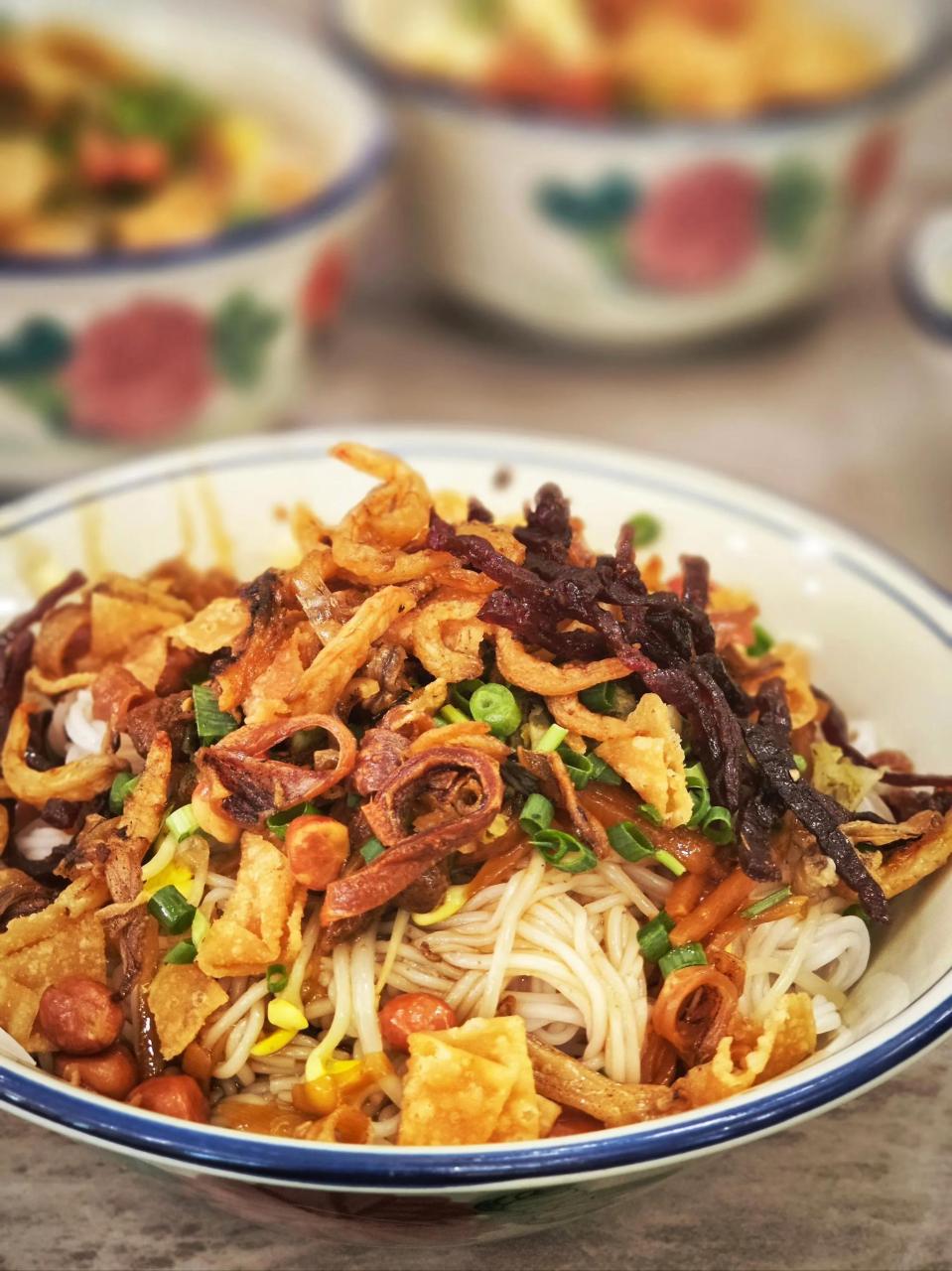 tropical paradise: 10 Must-Eat Dishes in Hainan!