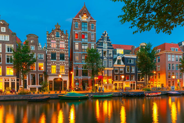 places stay amsterdam: Amsterdam, a world-famous tourist destination