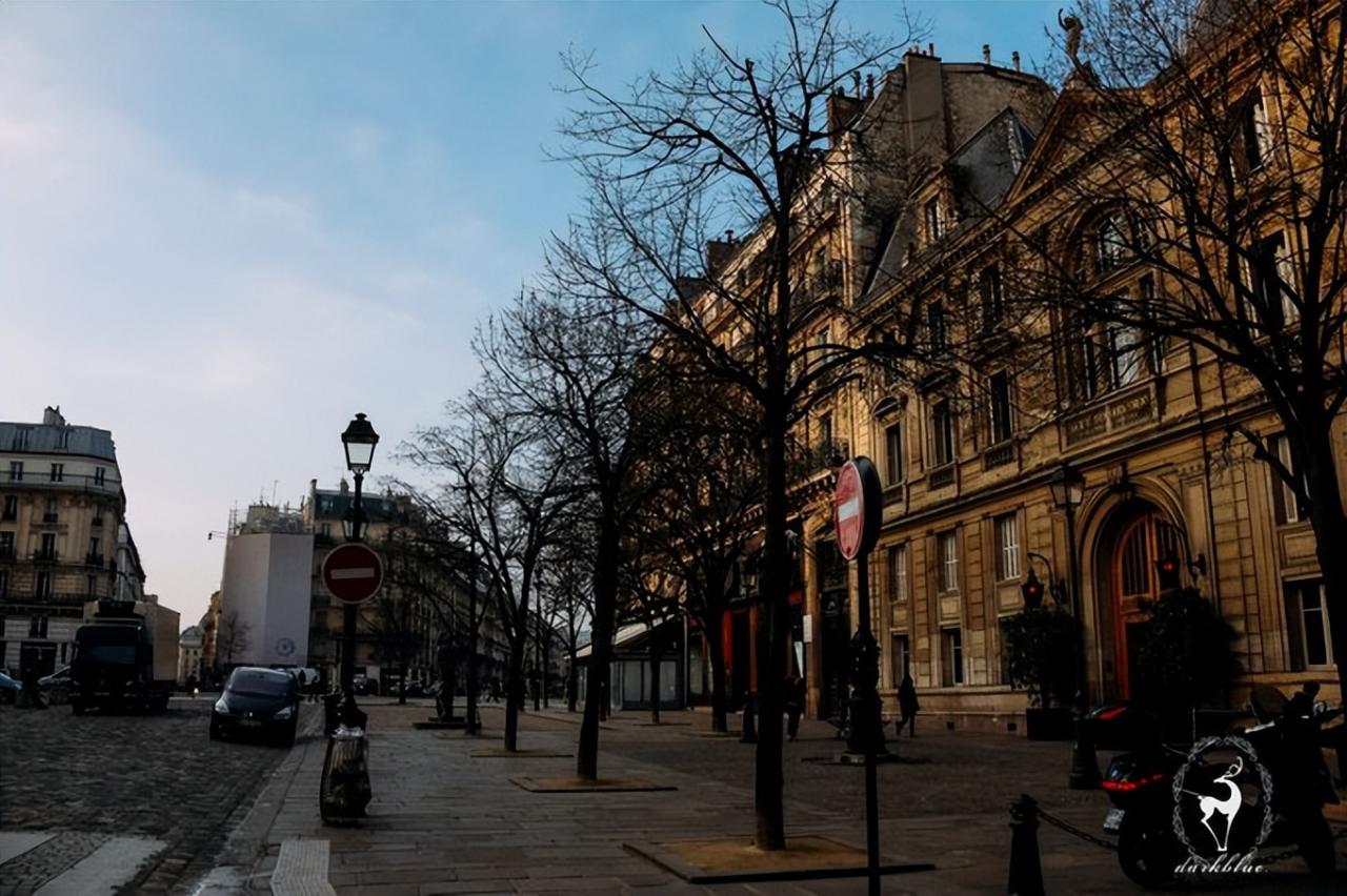 do in paris: in Paris, experience the magic of architecture