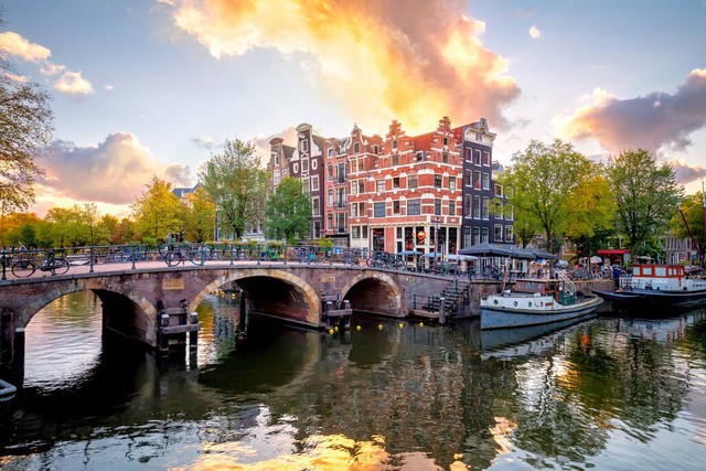 places stay amsterdam: Amsterdam, a world-famous tourist destination
