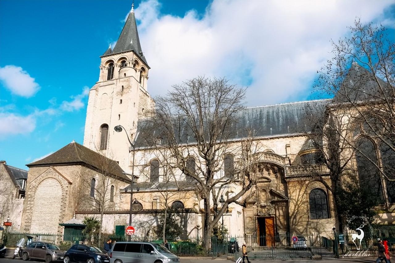 do in paris: in Paris, experience the magic of architecture