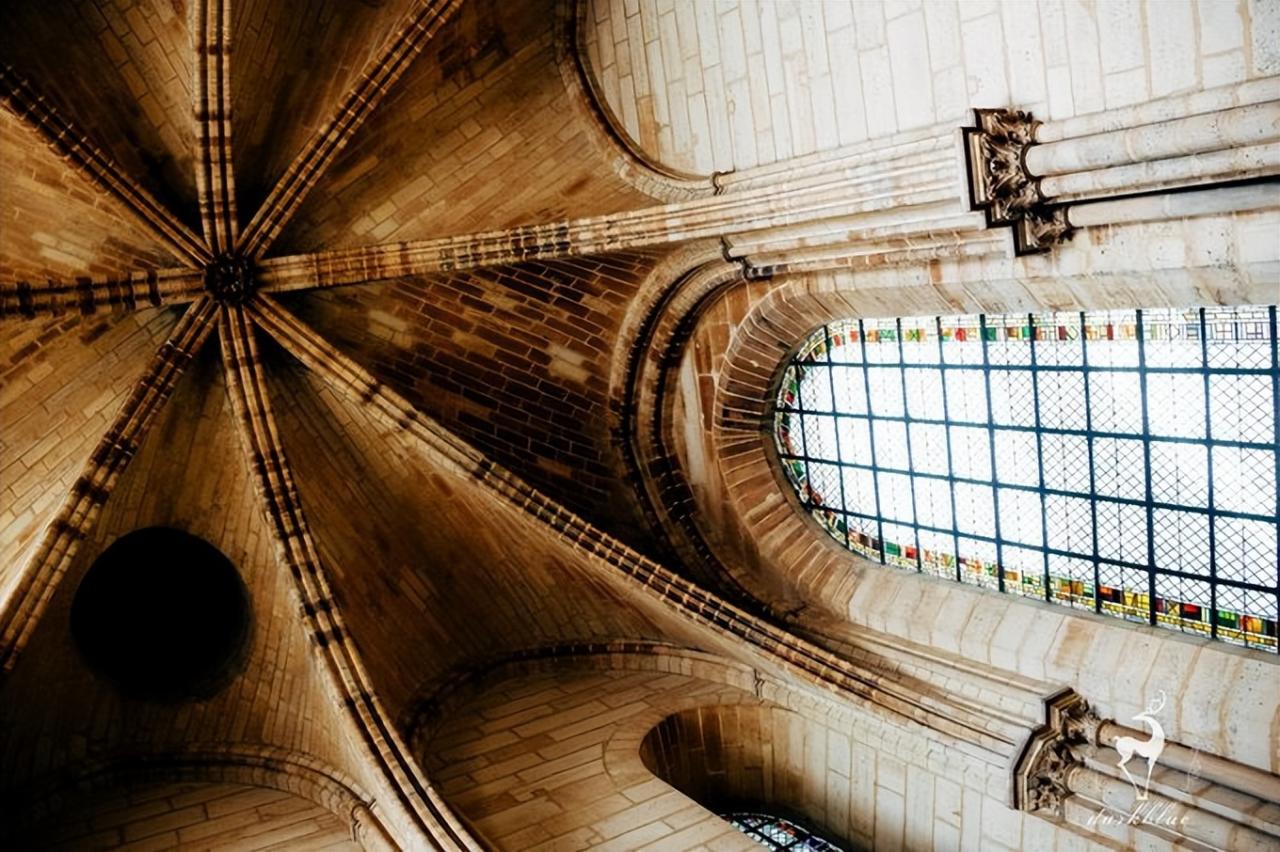 do in paris: in Paris, experience the magic of architecture